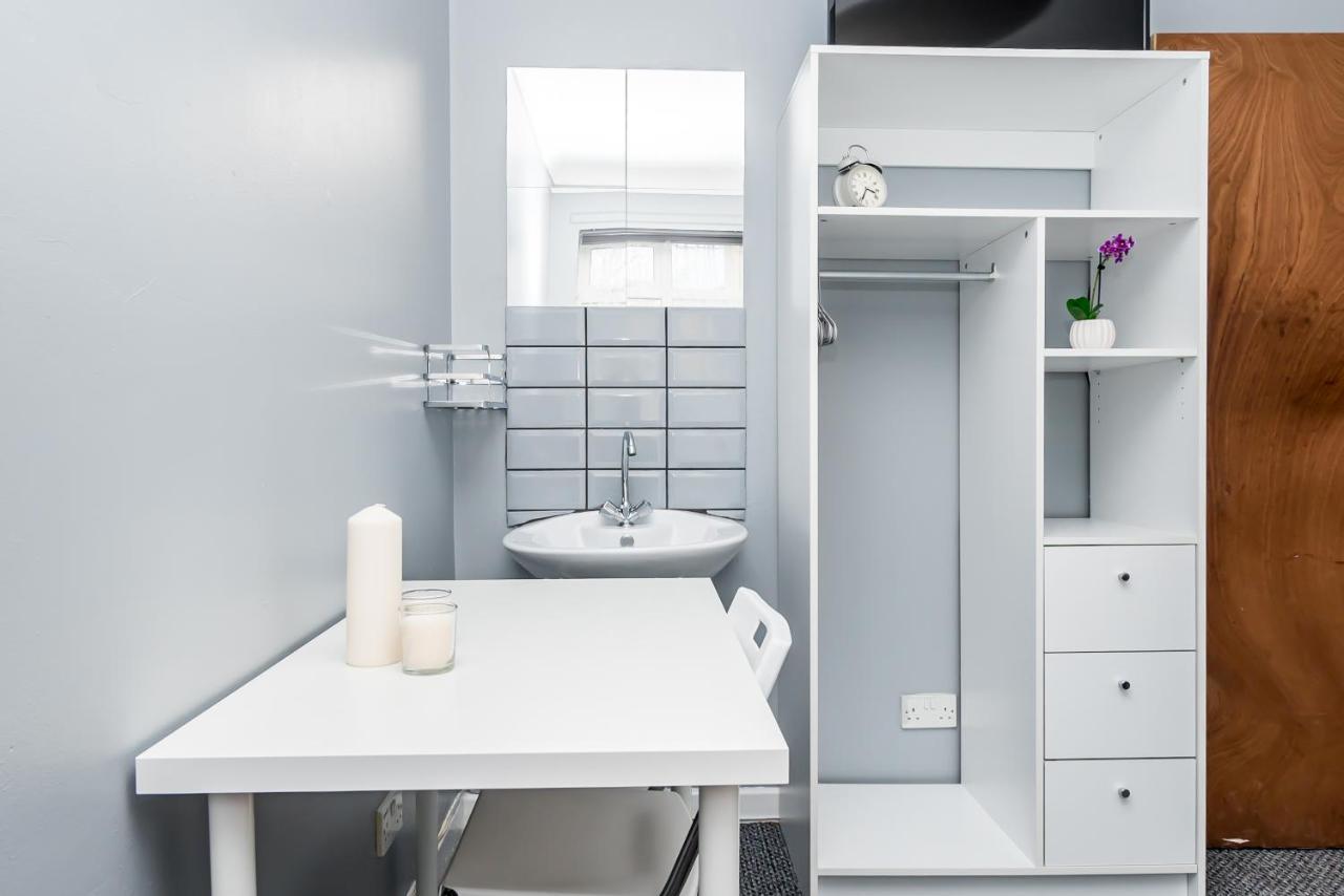 Shirley House 2, Self Catering Guest House, Self Check In, Smart Locks, 10 Min Walk To Southampton General, Aspire And Princess Anne Hospitals, Access To Fully Equipped Kitchen, Excellent Transport Links, Ideal For Longer Stays And Hospital Shifts Ngoại thất bức ảnh