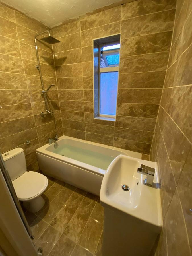 Shirley House 2, Self Catering Guest House, Self Check In, Smart Locks, 10 Min Walk To Southampton General, Aspire And Princess Anne Hospitals, Access To Fully Equipped Kitchen, Excellent Transport Links, Ideal For Longer Stays And Hospital Shifts Ngoại thất bức ảnh
