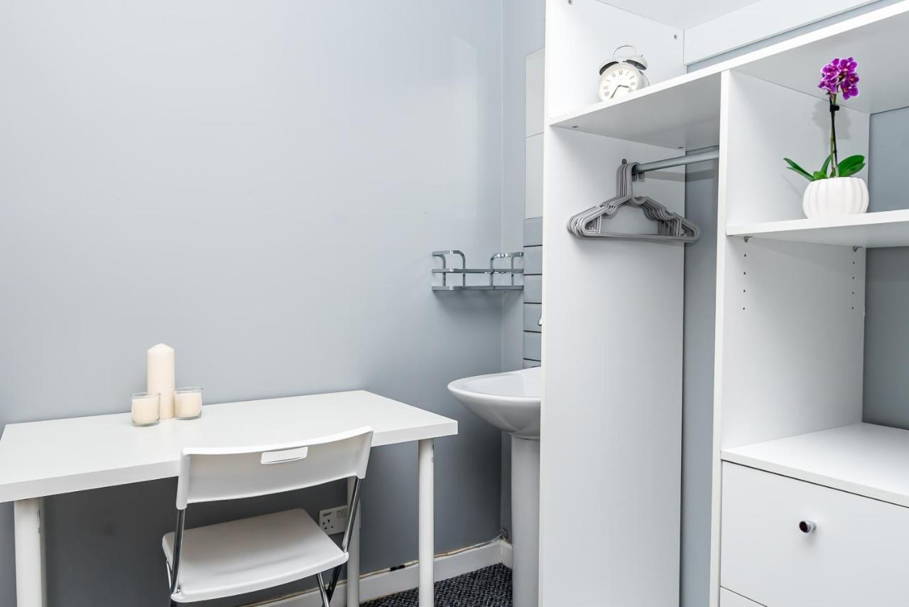 Shirley House 2, Self Catering Guest House, Self Check In, Smart Locks, 10 Min Walk To Southampton General, Aspire And Princess Anne Hospitals, Access To Fully Equipped Kitchen, Excellent Transport Links, Ideal For Longer Stays And Hospital Shifts Ngoại thất bức ảnh