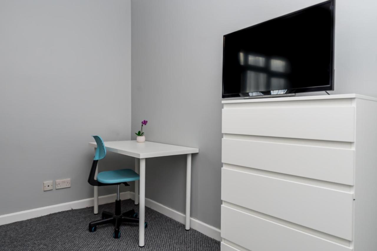 Shirley House 2, Self Catering Guest House, Self Check In, Smart Locks, 10 Min Walk To Southampton General, Aspire And Princess Anne Hospitals, Access To Fully Equipped Kitchen, Excellent Transport Links, Ideal For Longer Stays And Hospital Shifts Ngoại thất bức ảnh