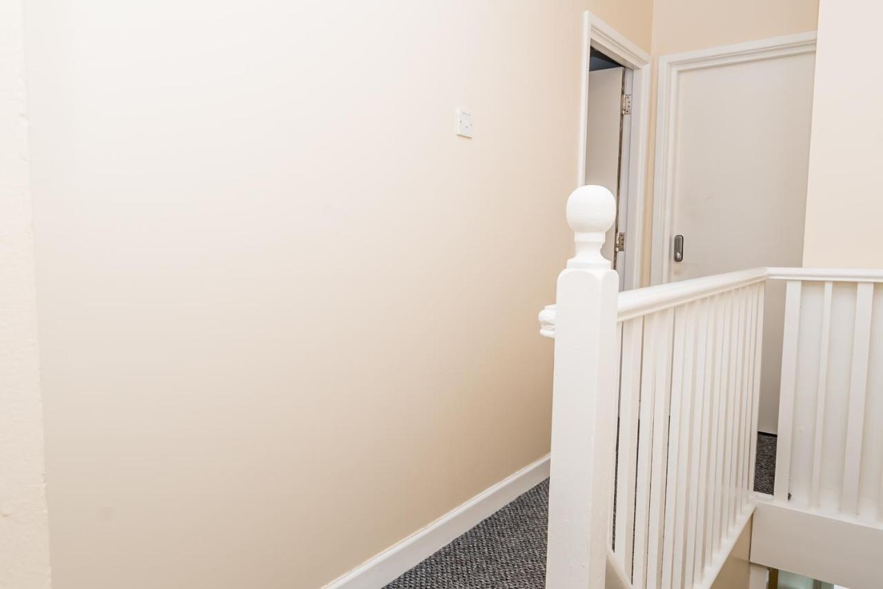 Shirley House 2, Self Catering Guest House, Self Check In, Smart Locks, 10 Min Walk To Southampton General, Aspire And Princess Anne Hospitals, Access To Fully Equipped Kitchen, Excellent Transport Links, Ideal For Longer Stays And Hospital Shifts Ngoại thất bức ảnh