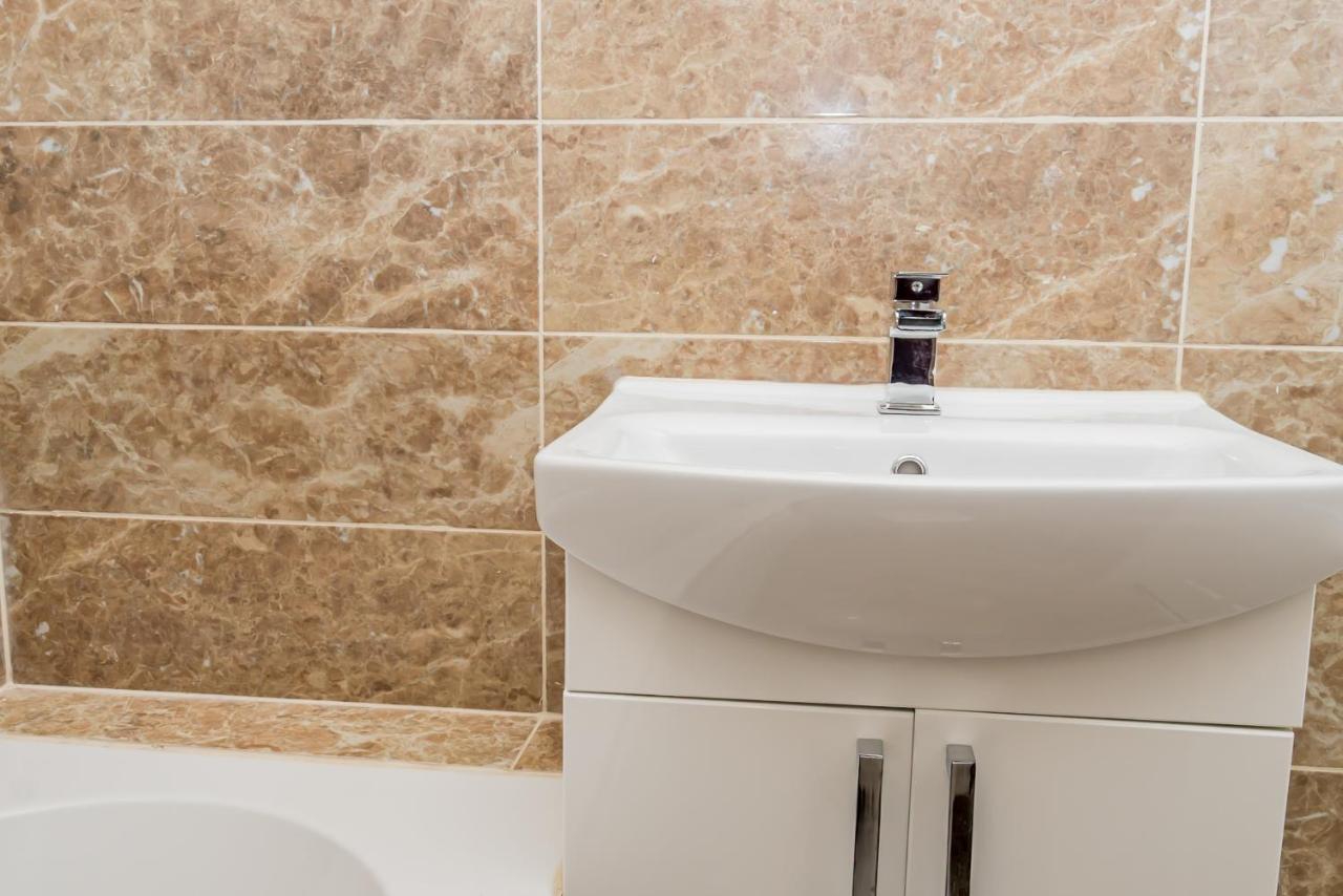 Shirley House 2, Self Catering Guest House, Self Check In, Smart Locks, 10 Min Walk To Southampton General, Aspire And Princess Anne Hospitals, Access To Fully Equipped Kitchen, Excellent Transport Links, Ideal For Longer Stays And Hospital Shifts Ngoại thất bức ảnh