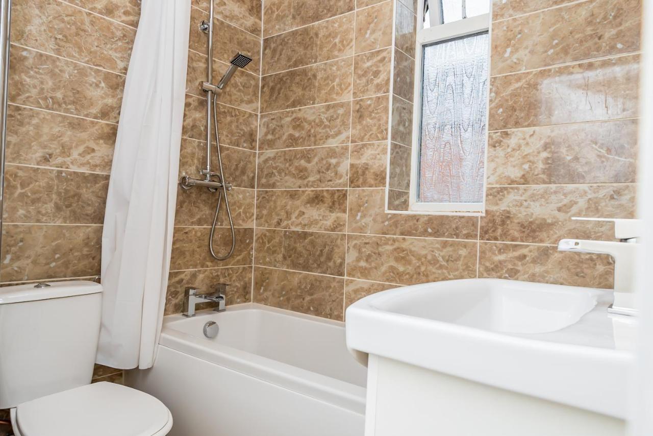 Shirley House 2, Self Catering Guest House, Self Check In, Smart Locks, 10 Min Walk To Southampton General, Aspire And Princess Anne Hospitals, Access To Fully Equipped Kitchen, Excellent Transport Links, Ideal For Longer Stays And Hospital Shifts Ngoại thất bức ảnh