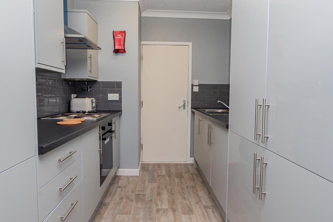 Shirley House 2, Self Catering Guest House, Self Check In, Smart Locks, 10 Min Walk To Southampton General, Aspire And Princess Anne Hospitals, Access To Fully Equipped Kitchen, Excellent Transport Links, Ideal For Longer Stays And Hospital Shifts Ngoại thất bức ảnh