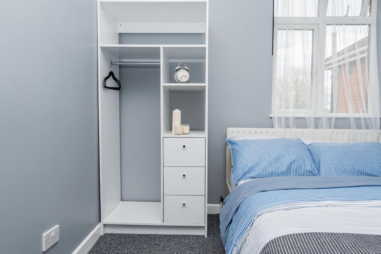 Shirley House 2, Self Catering Guest House, Self Check In, Smart Locks, 10 Min Walk To Southampton General, Aspire And Princess Anne Hospitals, Access To Fully Equipped Kitchen, Excellent Transport Links, Ideal For Longer Stays And Hospital Shifts Ngoại thất bức ảnh