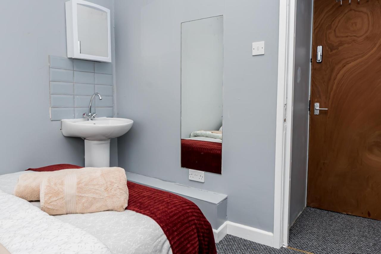 Shirley House 2, Self Catering Guest House, Self Check In, Smart Locks, 10 Min Walk To Southampton General, Aspire And Princess Anne Hospitals, Access To Fully Equipped Kitchen, Excellent Transport Links, Ideal For Longer Stays And Hospital Shifts Ngoại thất bức ảnh