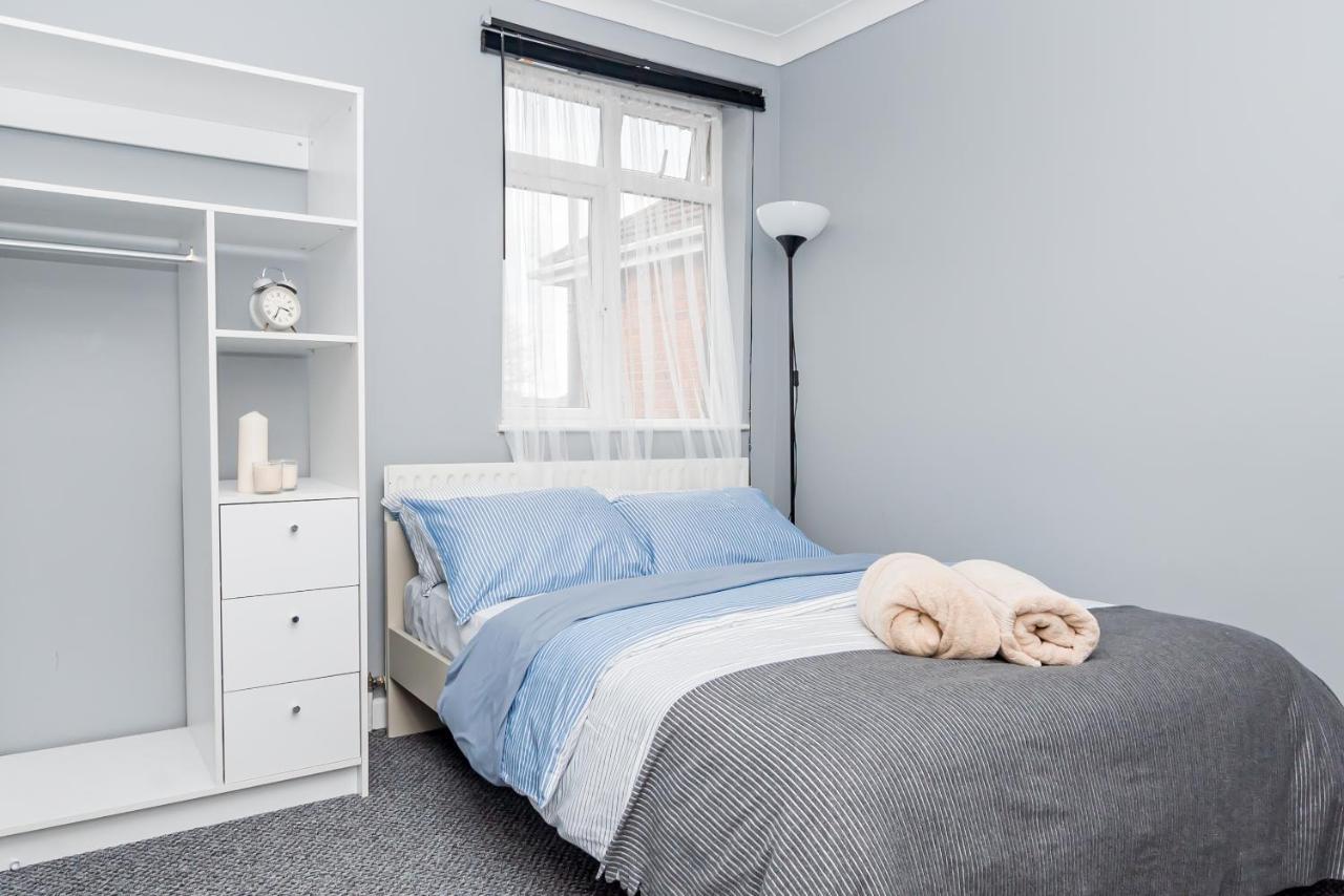 Shirley House 2, Self Catering Guest House, Self Check In, Smart Locks, 10 Min Walk To Southampton General, Aspire And Princess Anne Hospitals, Access To Fully Equipped Kitchen, Excellent Transport Links, Ideal For Longer Stays And Hospital Shifts Ngoại thất bức ảnh