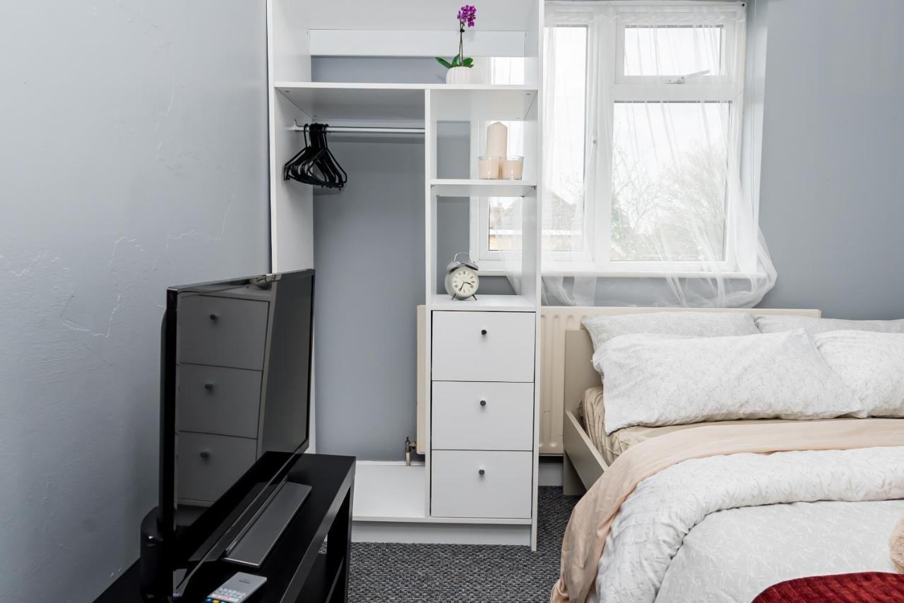 Shirley House 2, Self Catering Guest House, Self Check In, Smart Locks, 10 Min Walk To Southampton General, Aspire And Princess Anne Hospitals, Access To Fully Equipped Kitchen, Excellent Transport Links, Ideal For Longer Stays And Hospital Shifts Ngoại thất bức ảnh