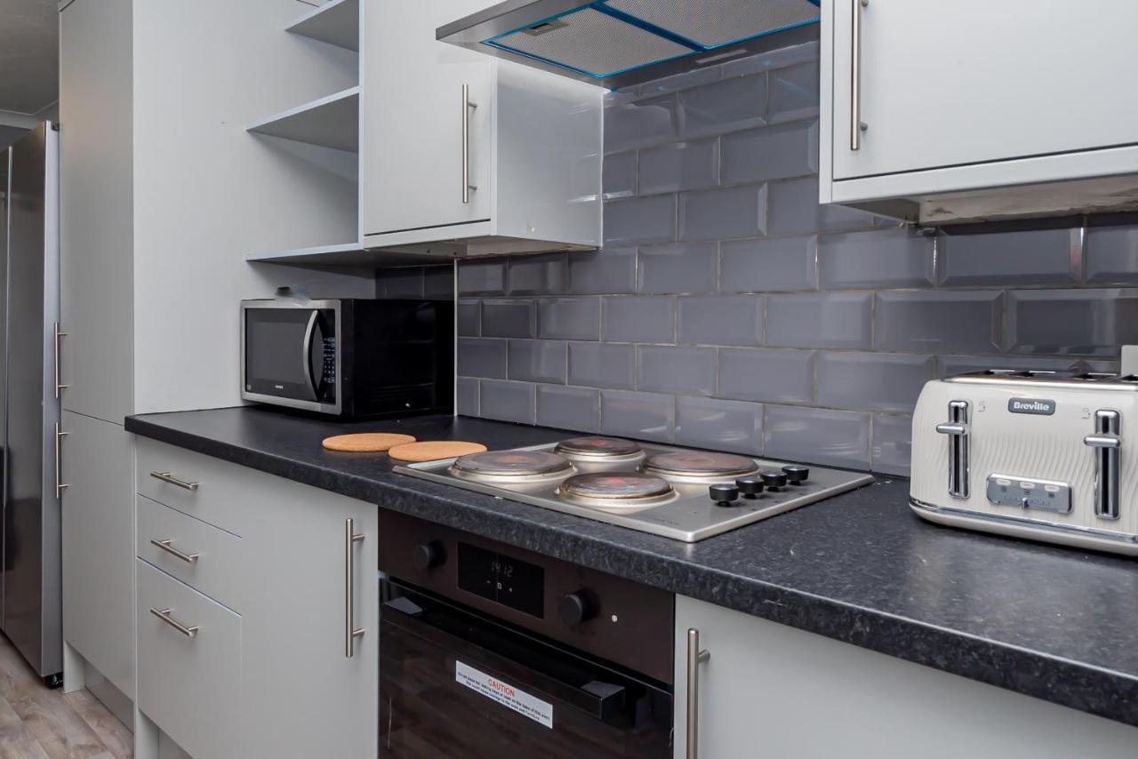 Shirley House 2, Self Catering Guest House, Self Check In, Smart Locks, 10 Min Walk To Southampton General, Aspire And Princess Anne Hospitals, Access To Fully Equipped Kitchen, Excellent Transport Links, Ideal For Longer Stays And Hospital Shifts Ngoại thất bức ảnh