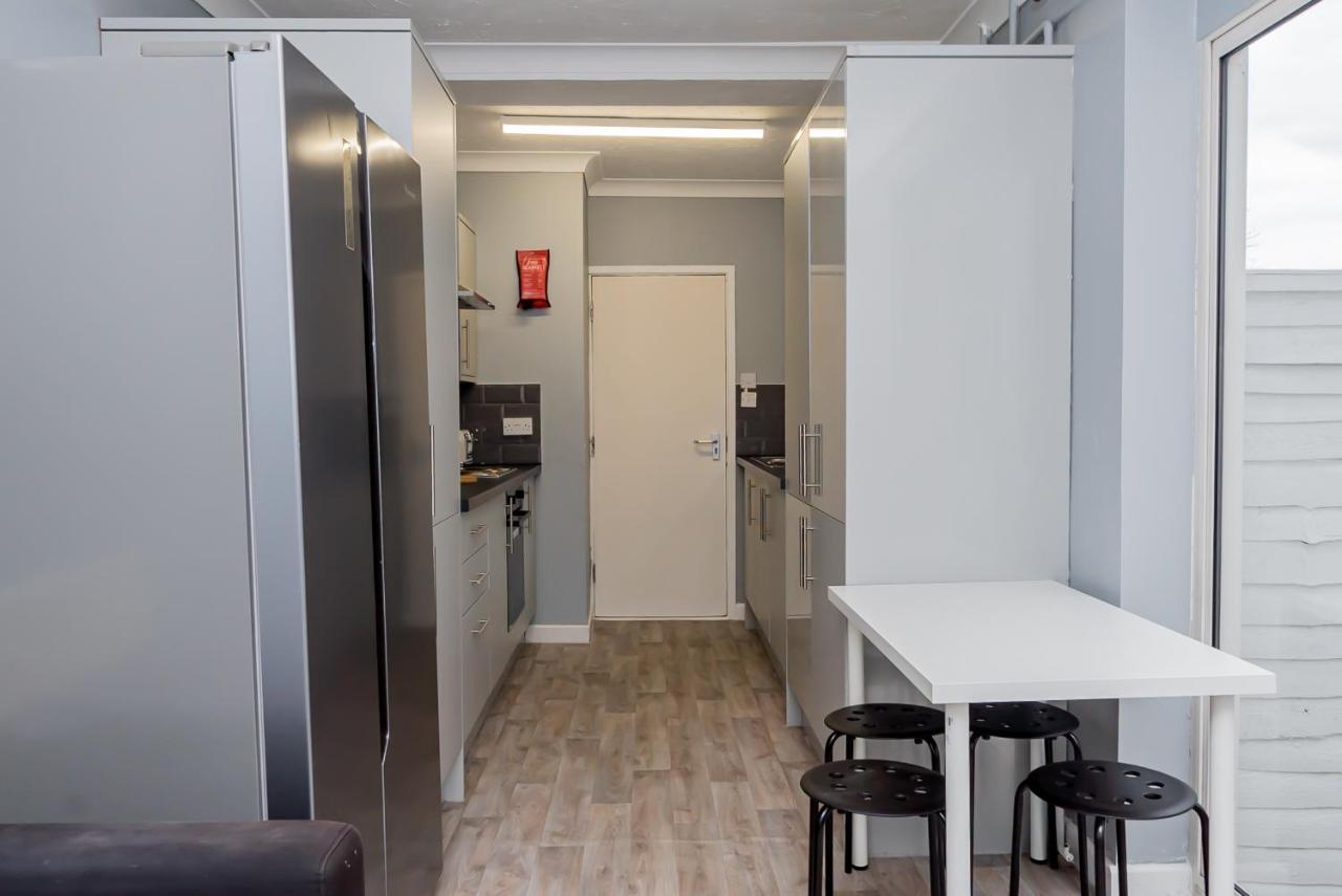 Shirley House 2, Self Catering Guest House, Self Check In, Smart Locks, 10 Min Walk To Southampton General, Aspire And Princess Anne Hospitals, Access To Fully Equipped Kitchen, Excellent Transport Links, Ideal For Longer Stays And Hospital Shifts Ngoại thất bức ảnh