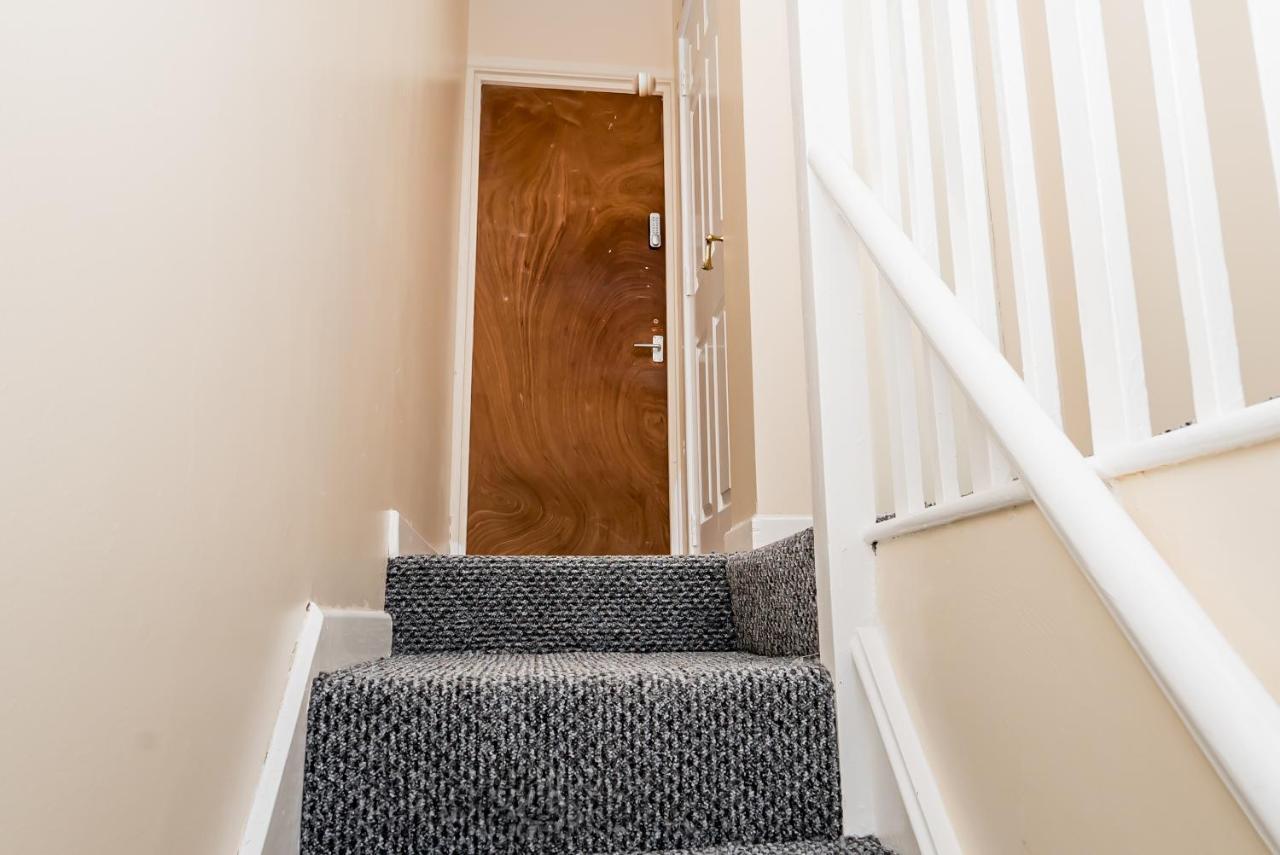 Shirley House 2, Self Catering Guest House, Self Check In, Smart Locks, 10 Min Walk To Southampton General, Aspire And Princess Anne Hospitals, Access To Fully Equipped Kitchen, Excellent Transport Links, Ideal For Longer Stays And Hospital Shifts Ngoại thất bức ảnh
