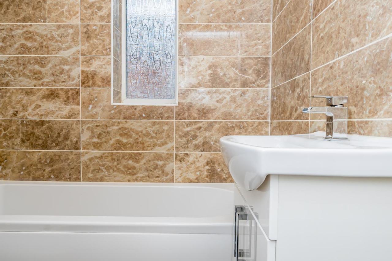 Shirley House 2, Self Catering Guest House, Self Check In, Smart Locks, 10 Min Walk To Southampton General, Aspire And Princess Anne Hospitals, Access To Fully Equipped Kitchen, Excellent Transport Links, Ideal For Longer Stays And Hospital Shifts Ngoại thất bức ảnh