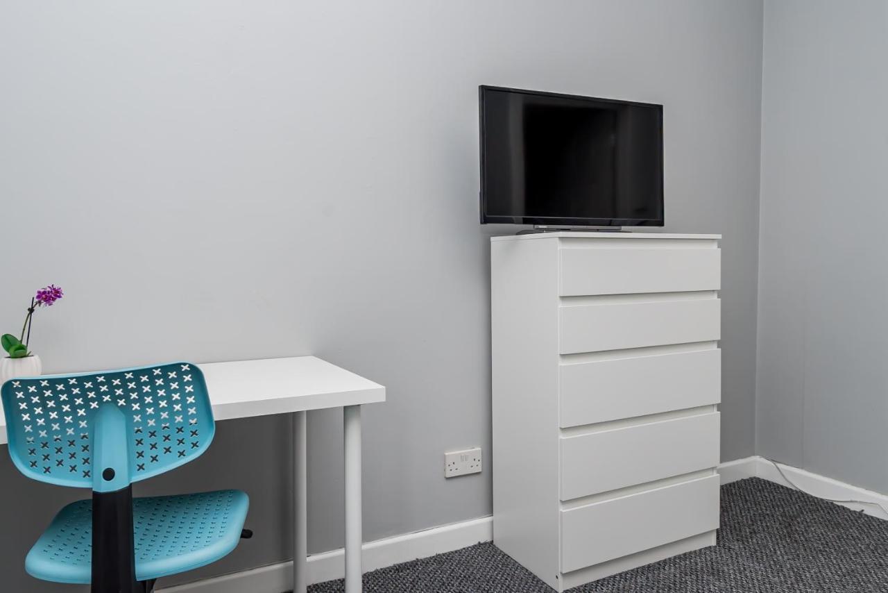 Shirley House 2, Self Catering Guest House, Self Check In, Smart Locks, 10 Min Walk To Southampton General, Aspire And Princess Anne Hospitals, Access To Fully Equipped Kitchen, Excellent Transport Links, Ideal For Longer Stays And Hospital Shifts Ngoại thất bức ảnh
