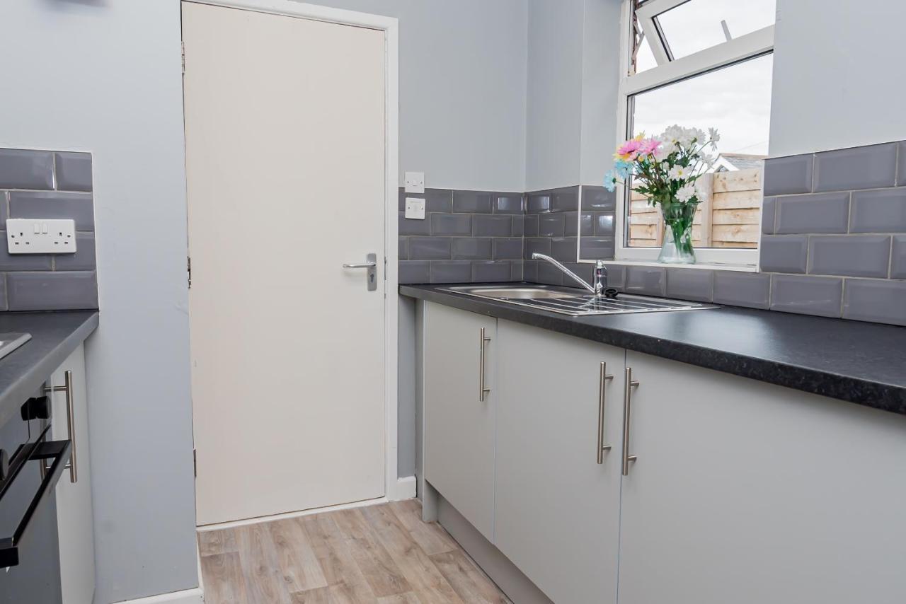 Shirley House 2, Self Catering Guest House, Self Check In, Smart Locks, 10 Min Walk To Southampton General, Aspire And Princess Anne Hospitals, Access To Fully Equipped Kitchen, Excellent Transport Links, Ideal For Longer Stays And Hospital Shifts Ngoại thất bức ảnh