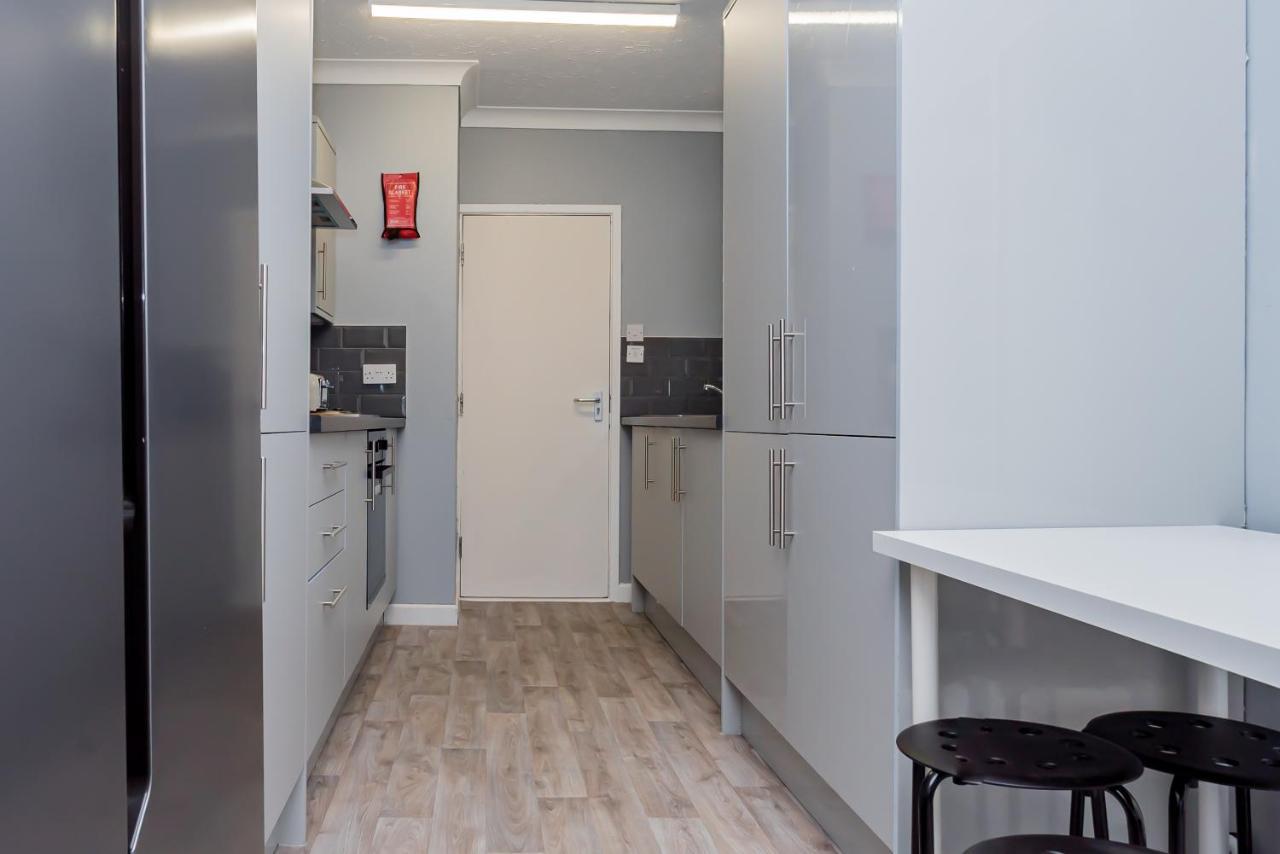 Shirley House 2, Self Catering Guest House, Self Check In, Smart Locks, 10 Min Walk To Southampton General, Aspire And Princess Anne Hospitals, Access To Fully Equipped Kitchen, Excellent Transport Links, Ideal For Longer Stays And Hospital Shifts Ngoại thất bức ảnh