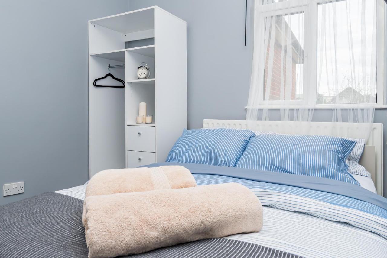 Shirley House 2, Self Catering Guest House, Self Check In, Smart Locks, 10 Min Walk To Southampton General, Aspire And Princess Anne Hospitals, Access To Fully Equipped Kitchen, Excellent Transport Links, Ideal For Longer Stays And Hospital Shifts Ngoại thất bức ảnh